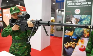 Các loại súng trường, súng bắn tỉa tại triển lãm Quốc phòng Các loại súng trường, súng bắn tỉa tại triển lãm Quốc phòng