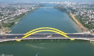 Cầu Nguyễn Hoàng bắc qua sông Hương trước ngày thông xe Cầu Nguyễn Hoàng bắc qua sông Hương trước ngày thông xe