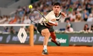 Alcaraz vào vòng bốn Roland Garros