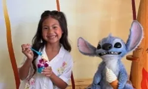 Nét nhí nhảnh của cô bé đóng 'Lilo & Stitch' Nét nhí nhảnh của cô bé đóng 'Lilo & Stitch'