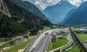 Quốc gia nào có đường hầm xuyên núi dài gần 60 km? Quốc gia nào có đường hầm xuyên núi dài gần 60 km?