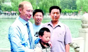 Nụ hôn của ông Putin định hướng cuộc đời cậu bé Trung Quốc Nụ hôn của ông Putin định hướng cuộc đời cậu bé Trung Quốc