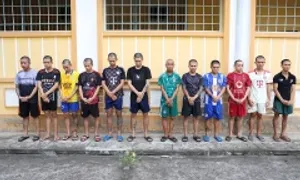 Kéo băng nhóm đi chém nhau, 18 người bị khởi tố Kéo băng nhóm đi chém nhau, 18 người bị khởi tố