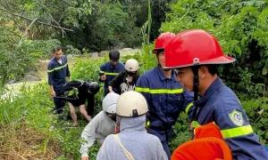 4 nữ sinh mắc kẹt khi đi chơi suối ở đèo Bảo Lộc 4 nữ sinh mắc kẹt khi đi chơi suối ở đèo Bảo Lộc
