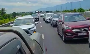 Cao tốc từ Dầu Giây đi Vĩnh Hảo kẹt xe nhiều đoạn Cao tốc từ Dầu Giây đi Vĩnh Hảo kẹt xe nhiều đoạn
