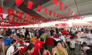 Du khách chen chúc trải nghiệm ẩm thực tại triển lãm 80 năm Du khách chen chúc trải nghiệm ẩm thực tại triển lãm 80 năm