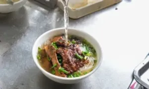 5 quán bún chả chuyên gia gợi ý khách nên thử ở Hà Nội