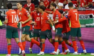 Ronaldo xin lỗi khán giả thay cho đồng đội