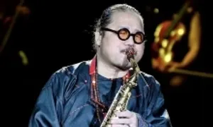Đại diện trường nhạc Berklee ngưỡng mộ nỗ lực của Trần Mạnh Tuấn Đại diện trường nhạc Berklee ngưỡng mộ nỗ lực của Trần Mạnh Tuấn