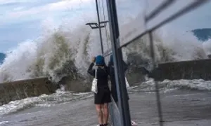 Hong Kong sẽ ban hành luật cấm livestream 'săn bão' Hong Kong sẽ ban hành luật cấm livestream 'săn bão'