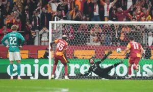 Liverpool thua ở Champions League vì pha phạt đền tranh cãi Liverpool thua ở Champions League vì pha phạt đền tranh cãi