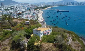 Hai cán bộ bị kỷ luật vì đề xuất dùng lầu Bảo Đại làm nơi ở Hai cán bộ bị kỷ luật vì đề xuất dùng lầu Bảo Đại làm nơi ở