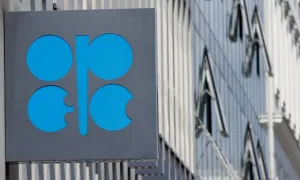 OPEC+ vẫn tăng sản xuất dầu, bất chấp dư cung