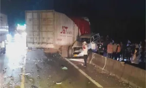 Xe tải tông liên hoàn trên cao tốc La Sơn - Túy Loan Xe tải tông liên hoàn trên cao tốc La Sơn - Túy Loan