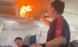 Máy bay Trung Quốc hạ cánh khẩn vì pin bốc cháy