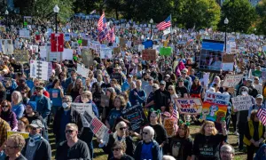 Hàng triệu người biểu tình khắp nước Mỹ phản đối ông Trump