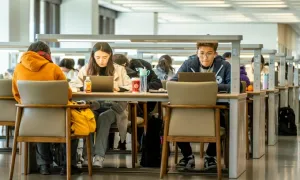 Nhiều học sinh 'quay lưng' với đại học top đầu