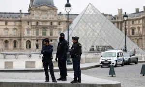 7 phút nhóm cướp cuỗm 'kho báu vô giá' từ bảo tàng Louvre