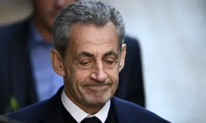 Cựu tổng thống Pháp Sarkozy vào tù