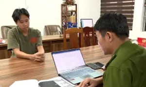 Chiếm đoạt tiền từ thiện ủng hộ vùng bị lũ Chiếm đoạt tiền từ thiện ủng hộ vùng bị lũ