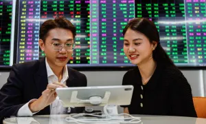 Cổ phiếu 'họ Vin' kéo VN-Index trở lại mốc 1.700 điểm