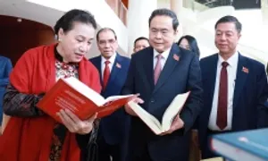 'Sách chính trị cần được đọc, nghe, xem, học trên nền tảng số'