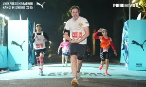 Runner quốc tế tận hưởng không khí Hà Nội trong đêm chạy midnight